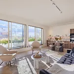 Penthouse With View Of The Eiffel Tower-faubourg Appartement *