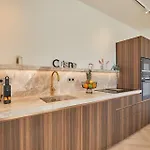 Penthouse With View Of The Eiffel Tower-faubourg Appartement *