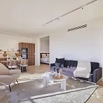 Penthouse With View Of The Eiffel Tower-faubourg *