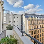 Penthouse With View Of The Eiffel Tower-faubourg * Paris