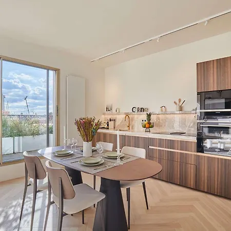 Penthouse With View Of The Eiffel Tower-faubourg Apartmán
