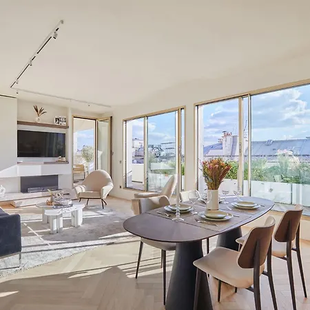 Penthouse With View Of The Eiffel Tower-faubourg Appartement