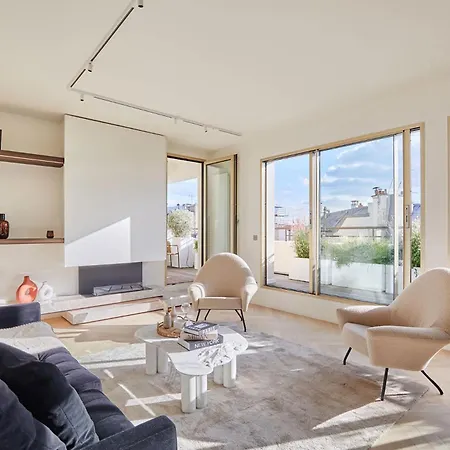 Penthouse With View Of The Eiffel Tower-faubourg *