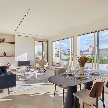 Penthouse With View Of The Eiffel Tower-faubourg Appartement *