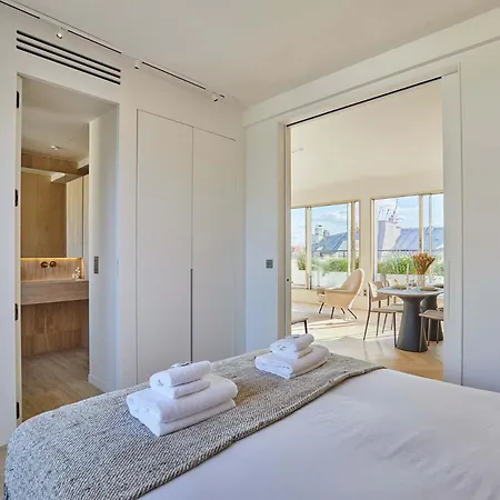 Penthouse With View Of The Eiffel Tower-faubourg *