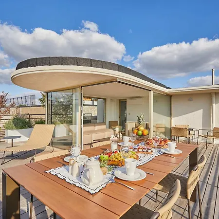 Penthouse With View Of The Eiffel Tower-faubourg