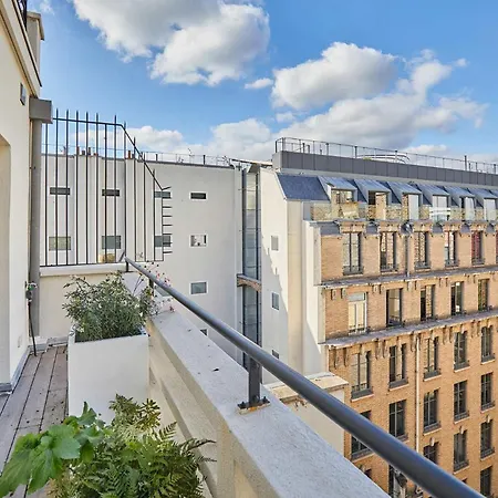 Penthouse With View Of The Eiffel Tower-faubourg * Paříž